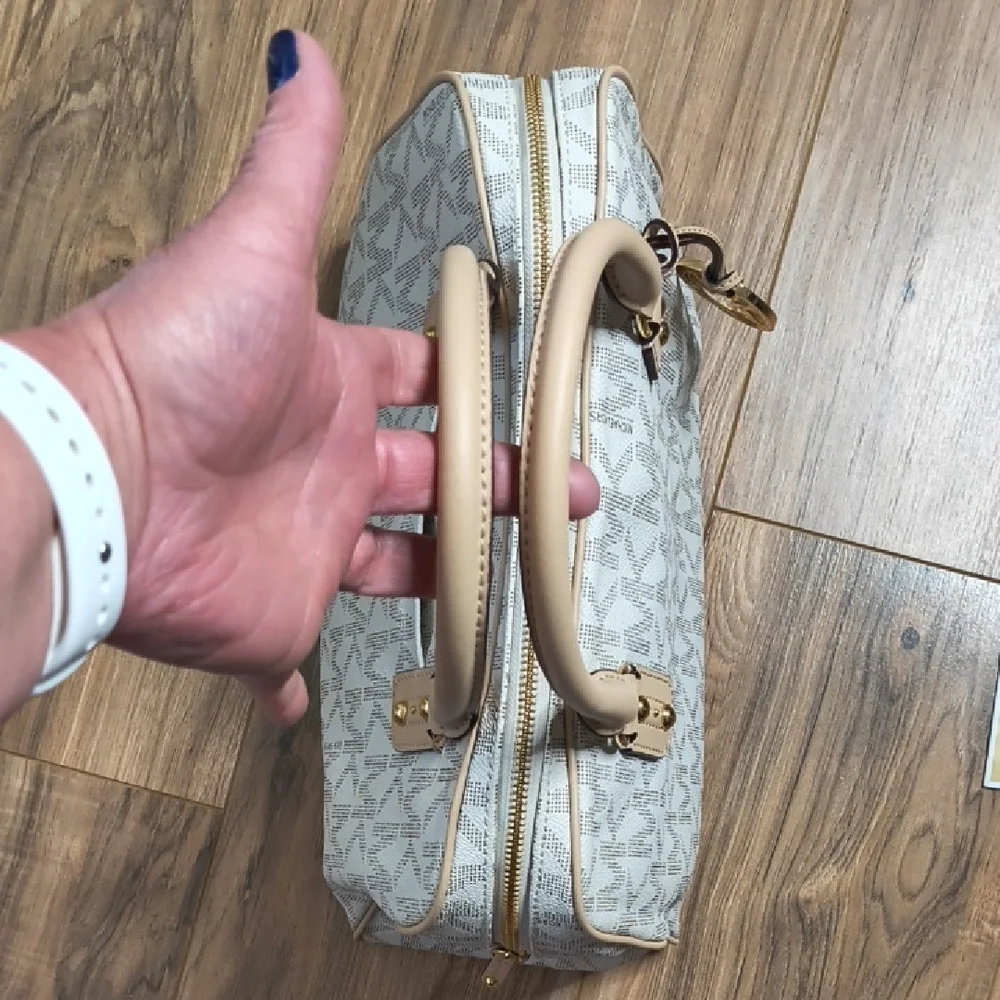 Michael Kors Beige Shoulder Bag